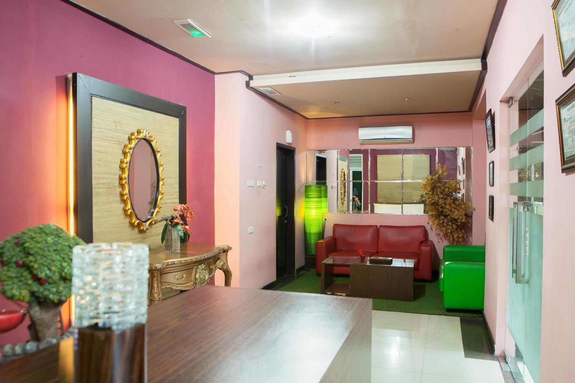Reddoorz Plus @ Talaga Bodas Bandung Buitenkant foto