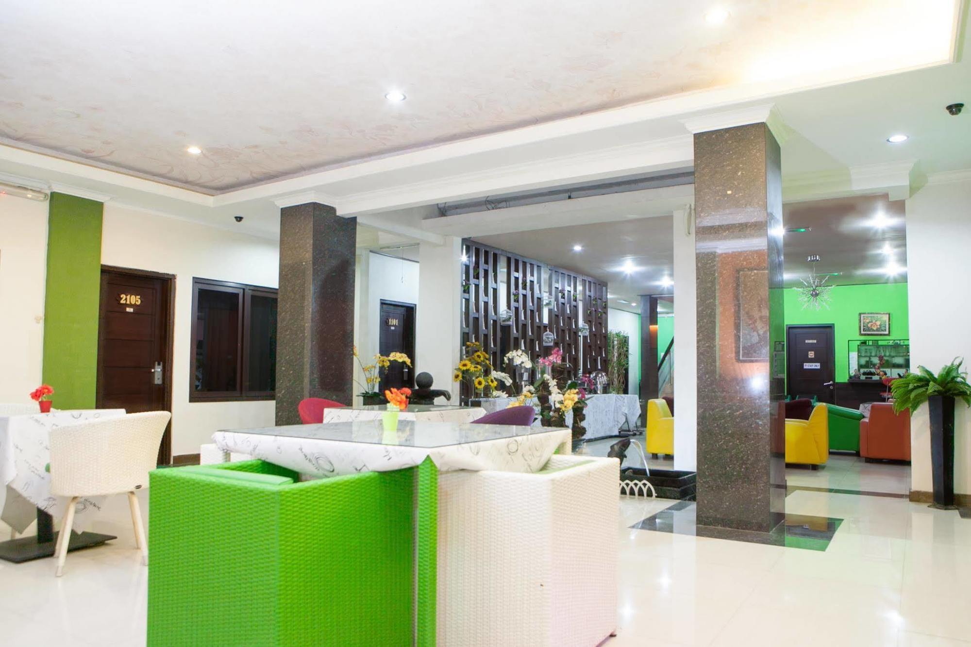 Reddoorz Plus @ Talaga Bodas Bandung Buitenkant foto