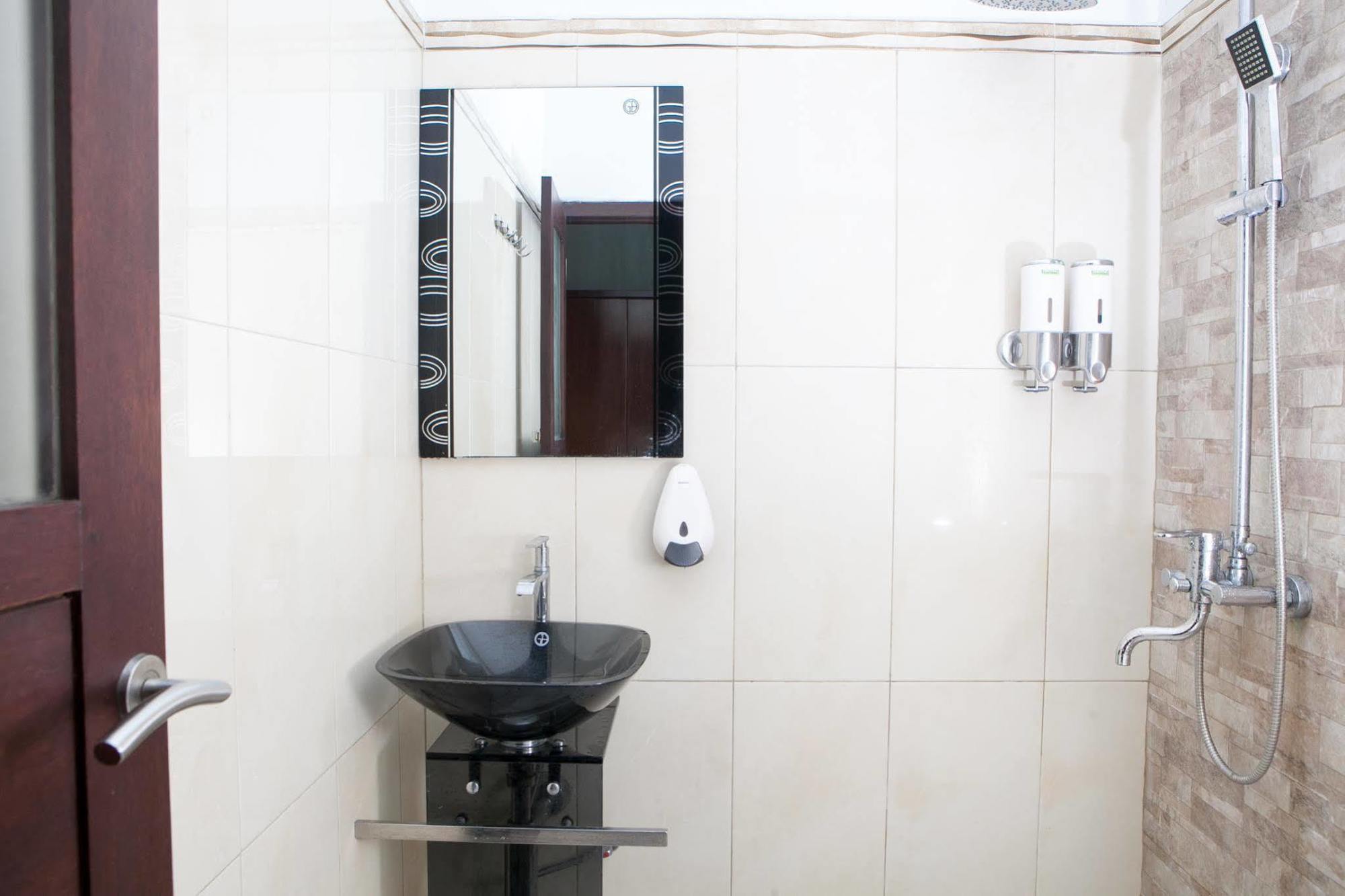 Reddoorz Plus @ Talaga Bodas Bandung Buitenkant foto