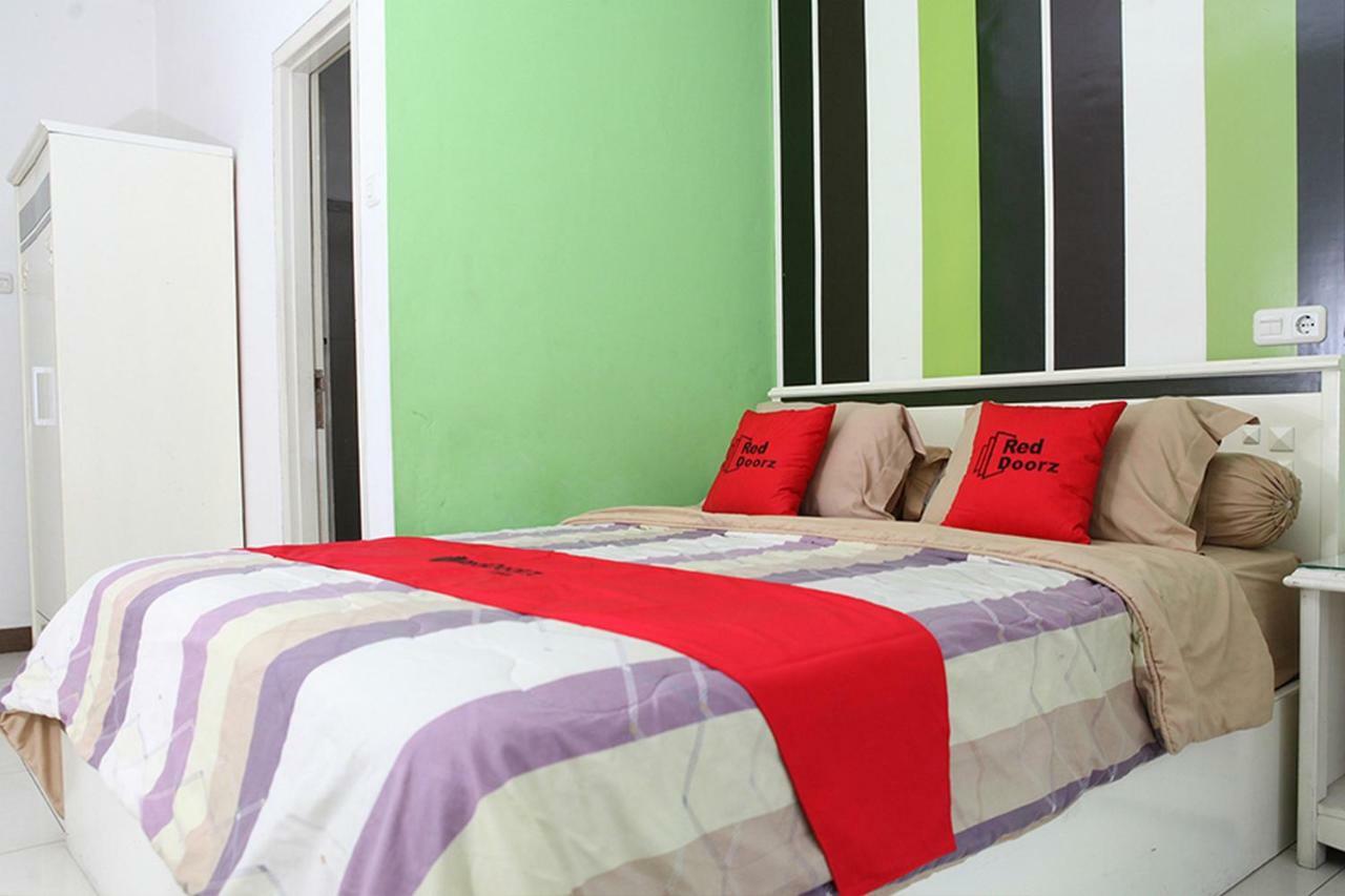 Reddoorz Plus @ Talaga Bodas Bandung Buitenkant foto